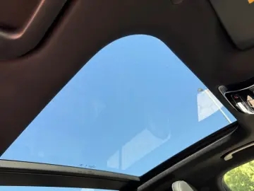MERCEDES-BENZ GLC 300 de 4M AMG PANO HUD BURMESTER