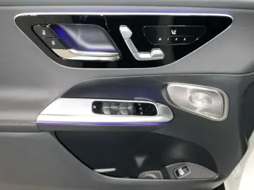 MERCEDES-BENZ GLC 300 de 4M AMG DIGITAL PANO DISTRON…