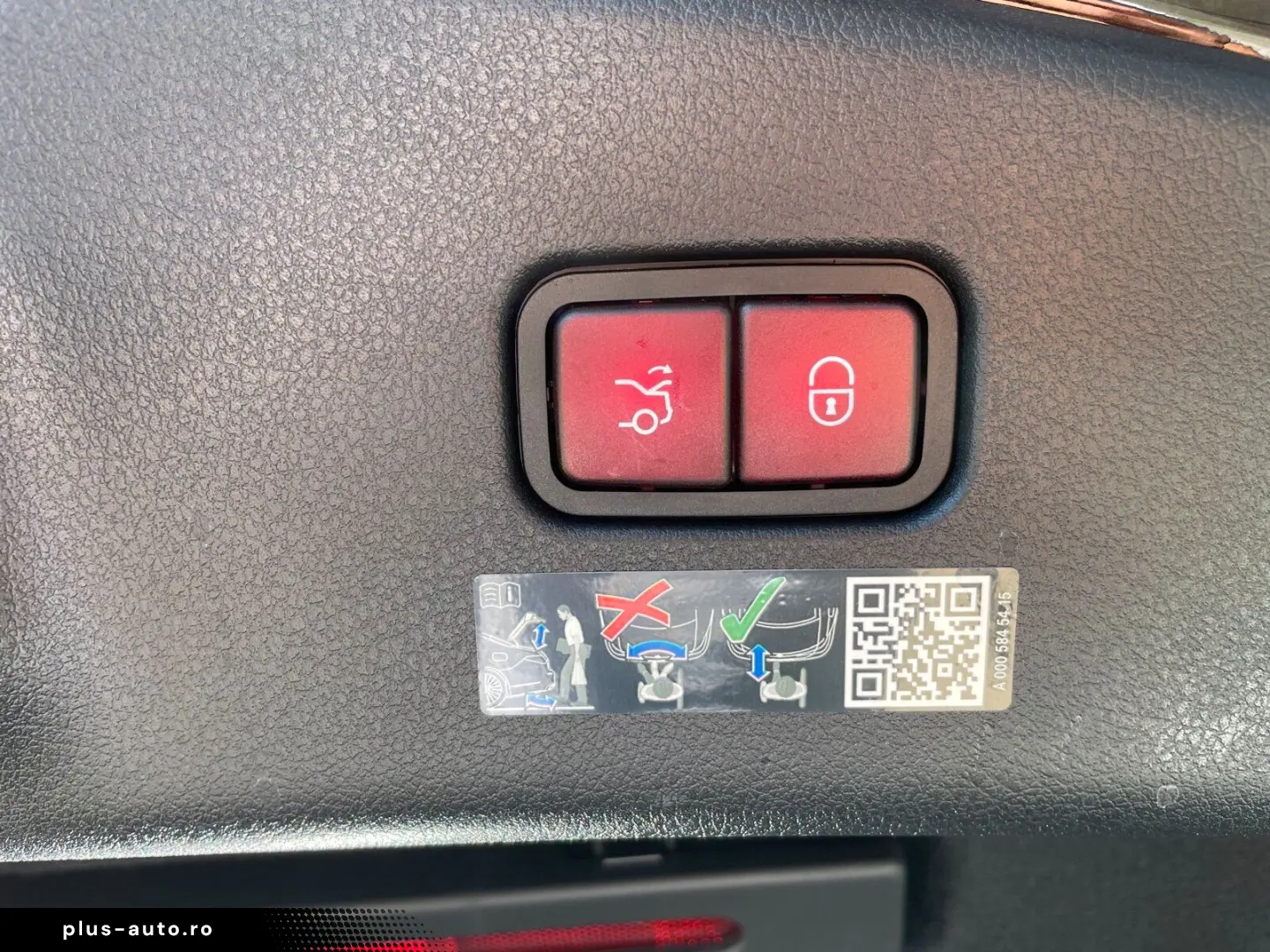 MERCEDES-BENZ CLE 300 4M Coupé AMG  ROT HUD PANO NIG&hellip;