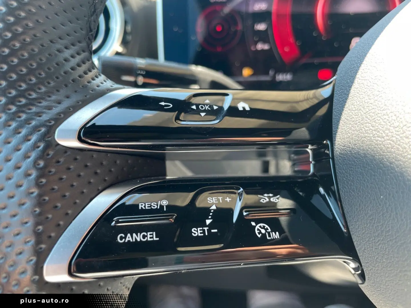 MERCEDES-BENZ CLE 300 4M Coupé AMG  ROT HUD PANO NIG&hellip;