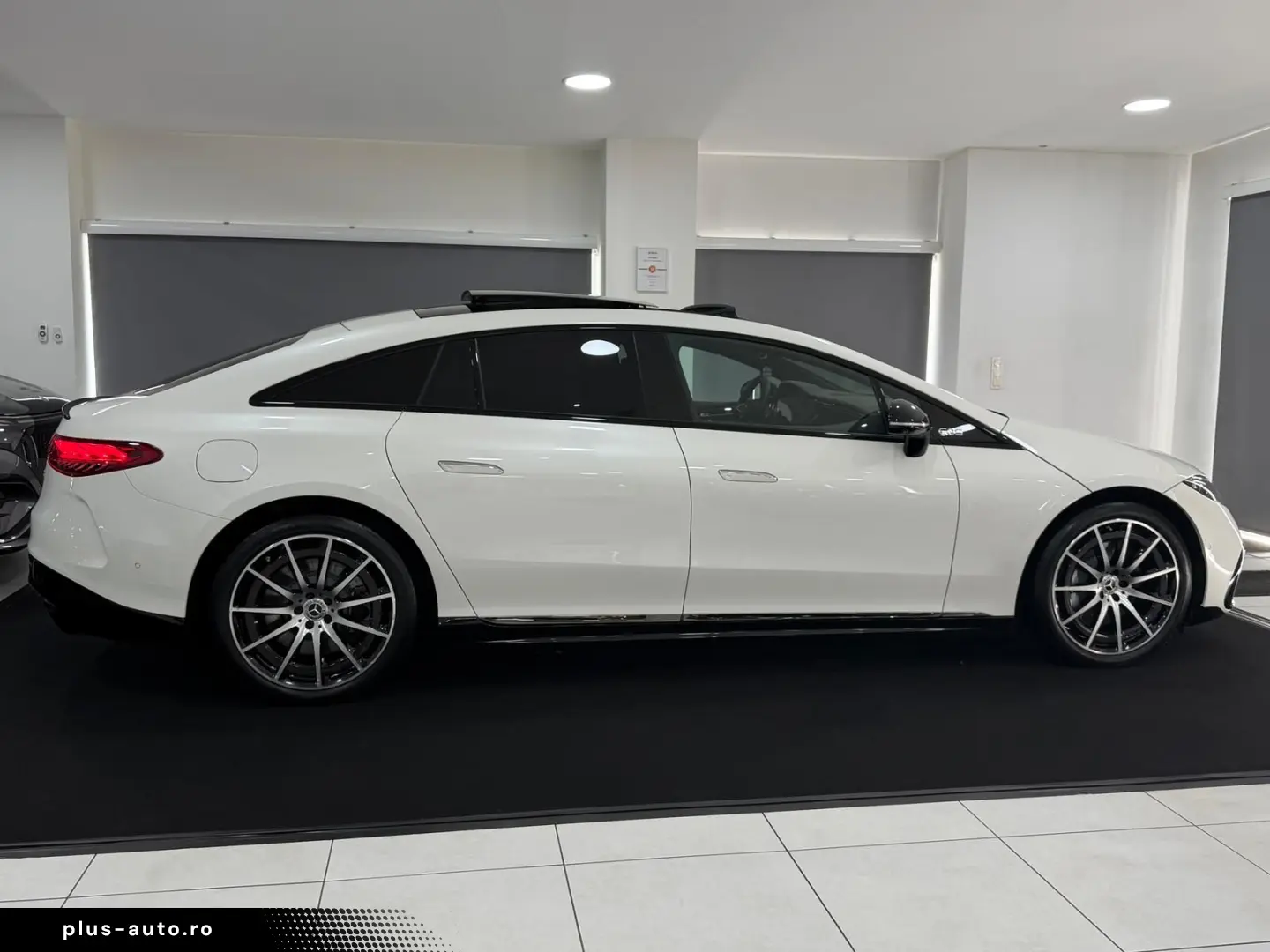 MERCEDES-BENZ EQS 580 4M AMG-LINE HYPER PANO 360 AHK MASSAGE