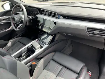 AUDI SQ8 e-tron quattro AHK HeadUp PANO Navi RFK LR-H