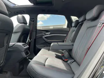 AUDI SQ8 e-tron quattro AHK HeadUp PANO Navi RFK LR-H