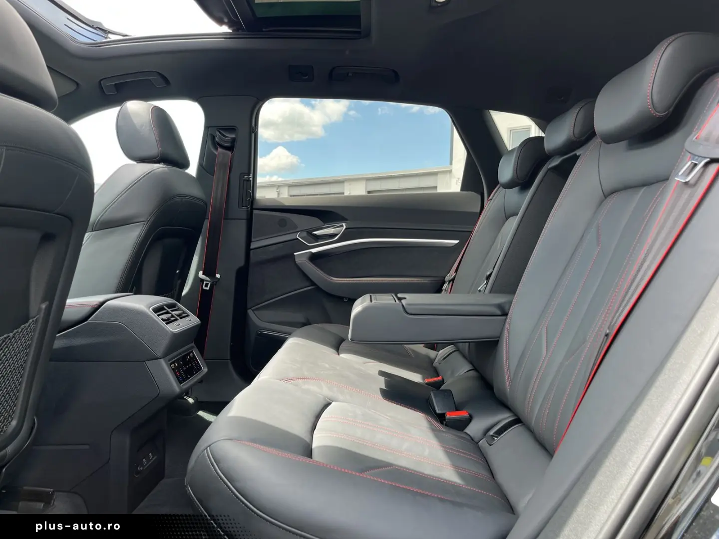 AUDI SQ8 e-tron quattro AHK HeadUp PANO Navi RFK LR-H