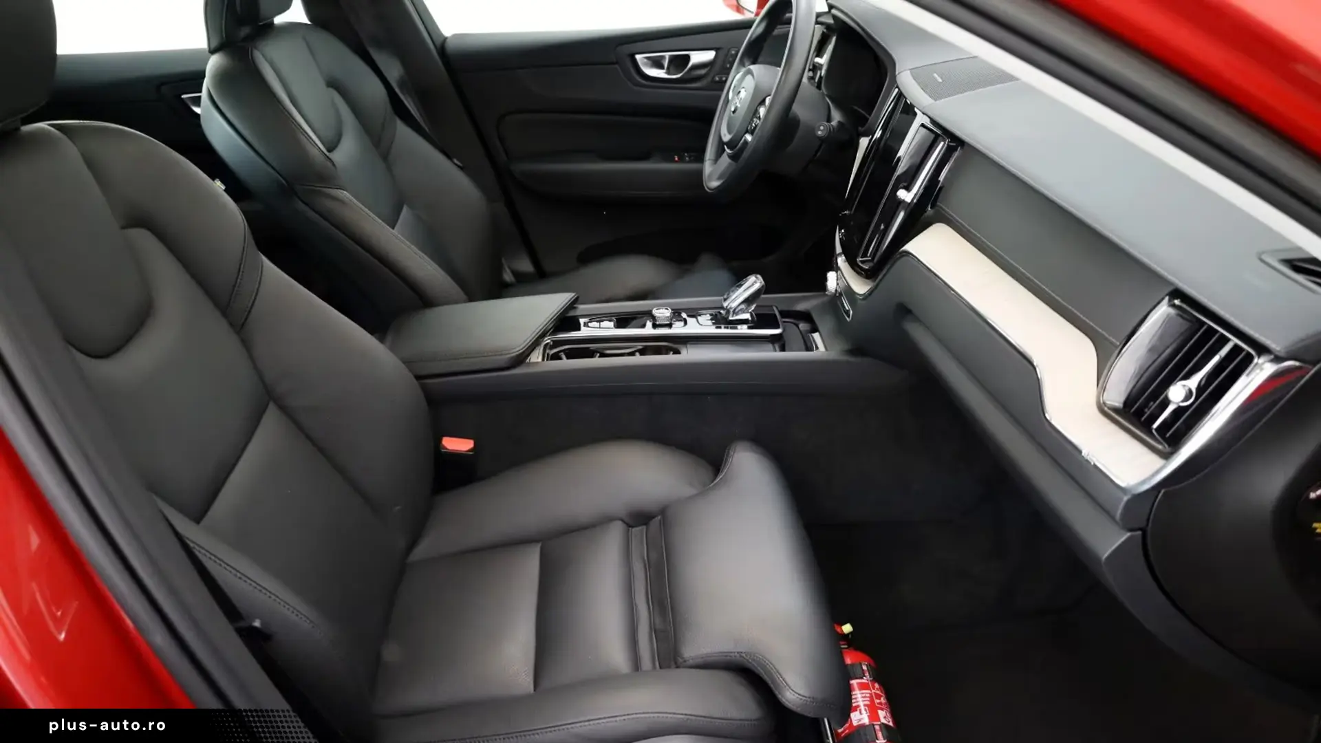 Volvo XC60 T6 AWD Plus Bright   Finanțare Leasing