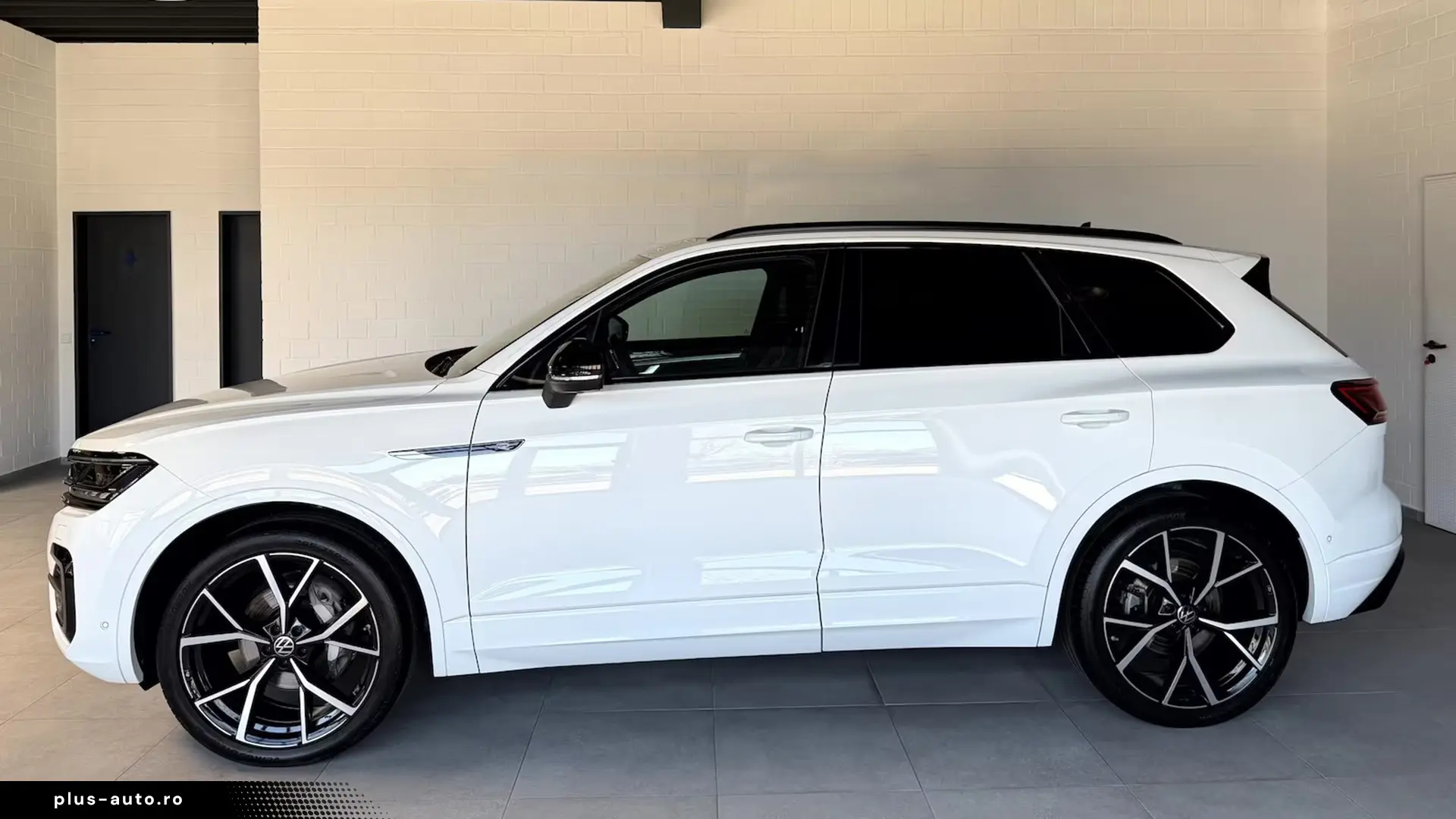 Volkswagen Touareg 3.0 TDI 4M R-Line   Finanțare Leasing