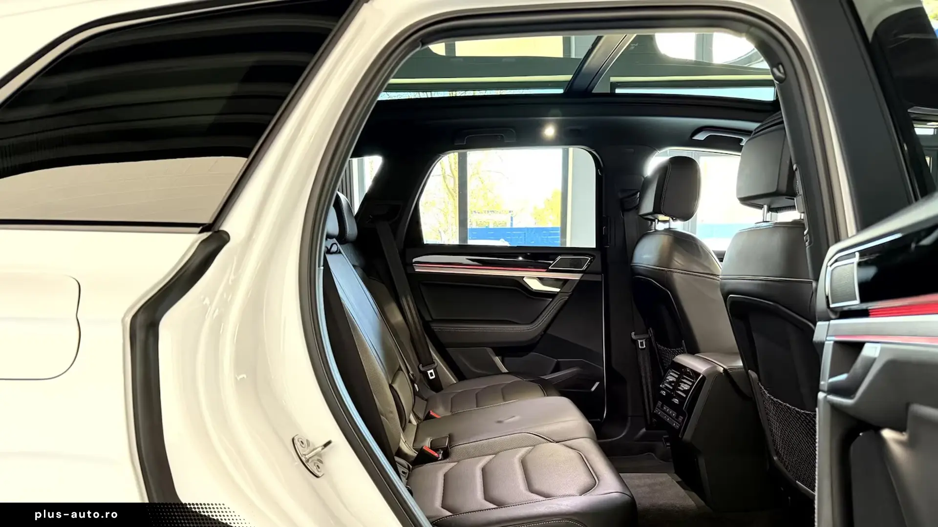 Volkswagen Touareg 3.0 TDI 4M R-Line   Finanțare Leasing