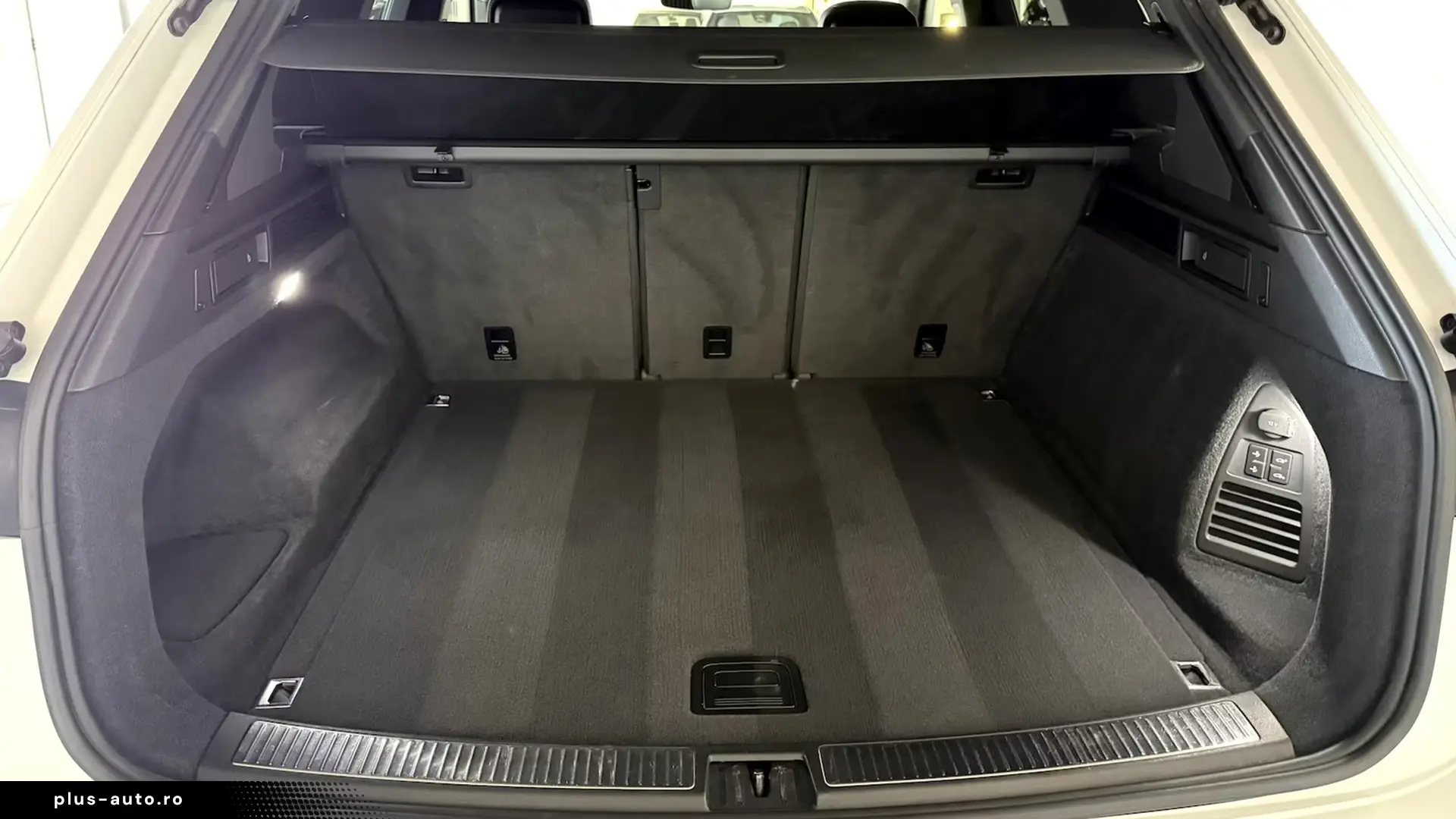 Volkswagen Touareg 3.0 TDI 4M R-Line   Finanțare Leasing