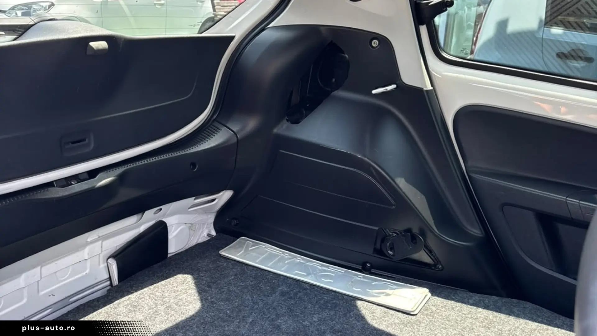 Volkswagen up! 1.0 White AUTOUTILITARA