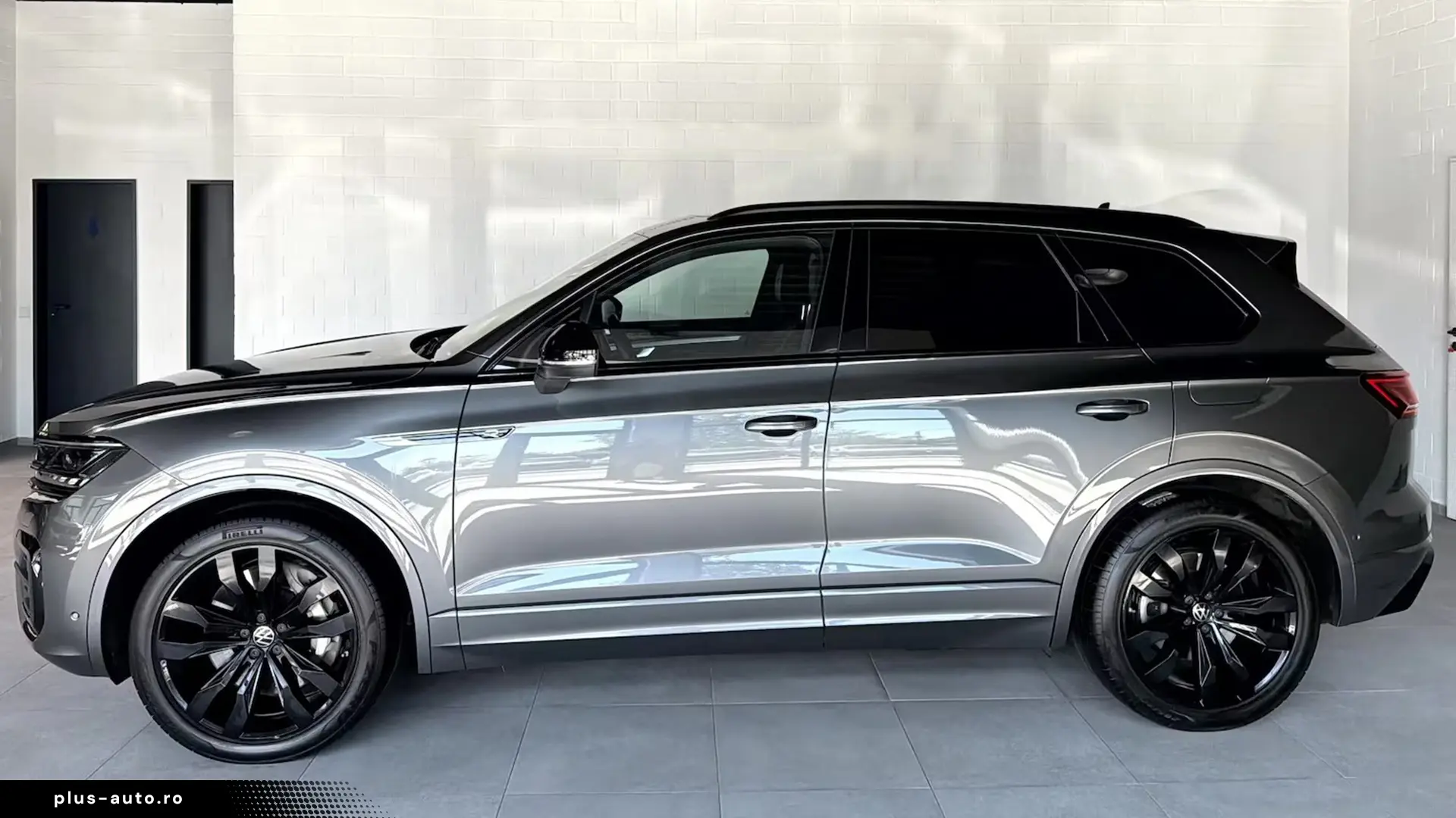 Volkswagen Touareg R 3.0TSI Black Style   Finanțare Leasing