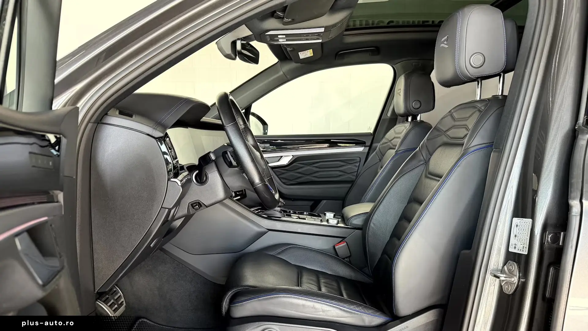 Volkswagen Touareg R 3.0TSI Black Style   Finanțare Leasing