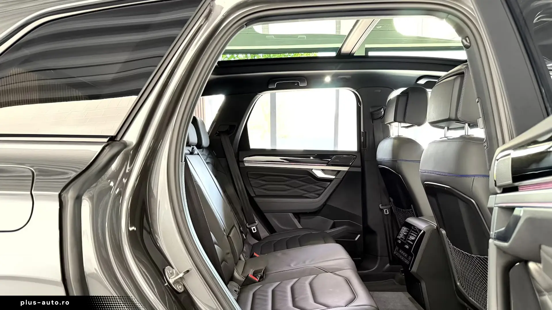 Volkswagen Touareg R 3.0TSI Black Style   Finanțare Leasing