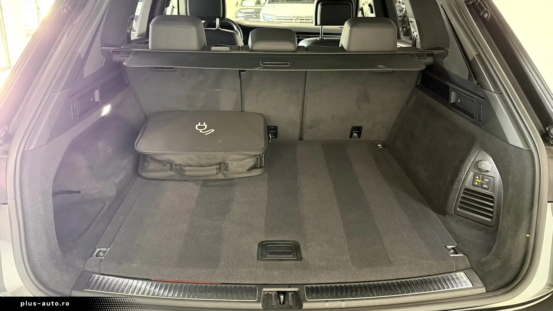 Volkswagen Touareg R 3.0TSI Black Style   Finanțare Leasing