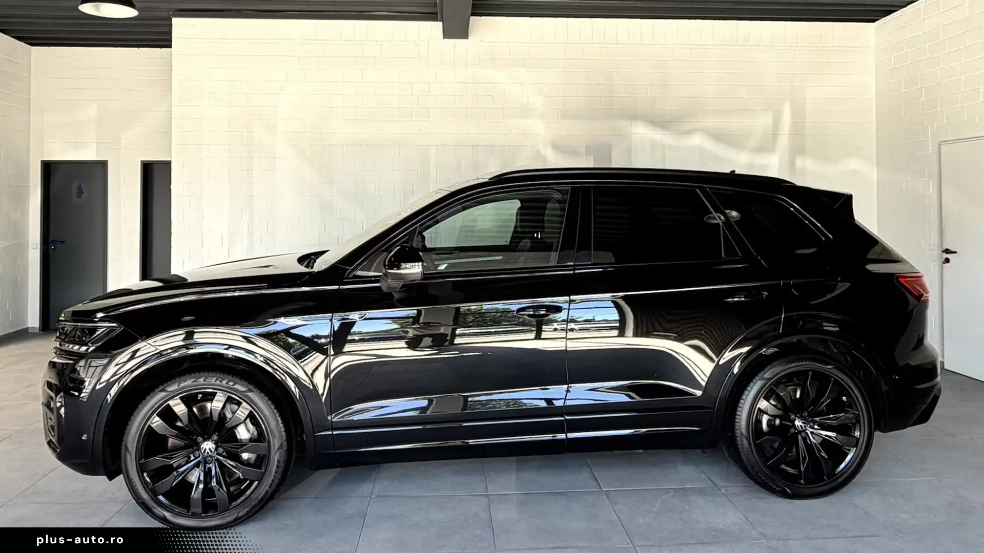 Volkswagen Touareg R 3.0 TSI Black Style   Finanțare Leasing