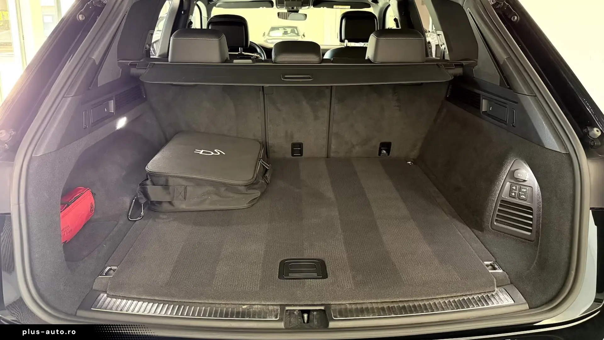 Volkswagen Touareg R 3.0 TSI Black Style   Finanțare Leasing