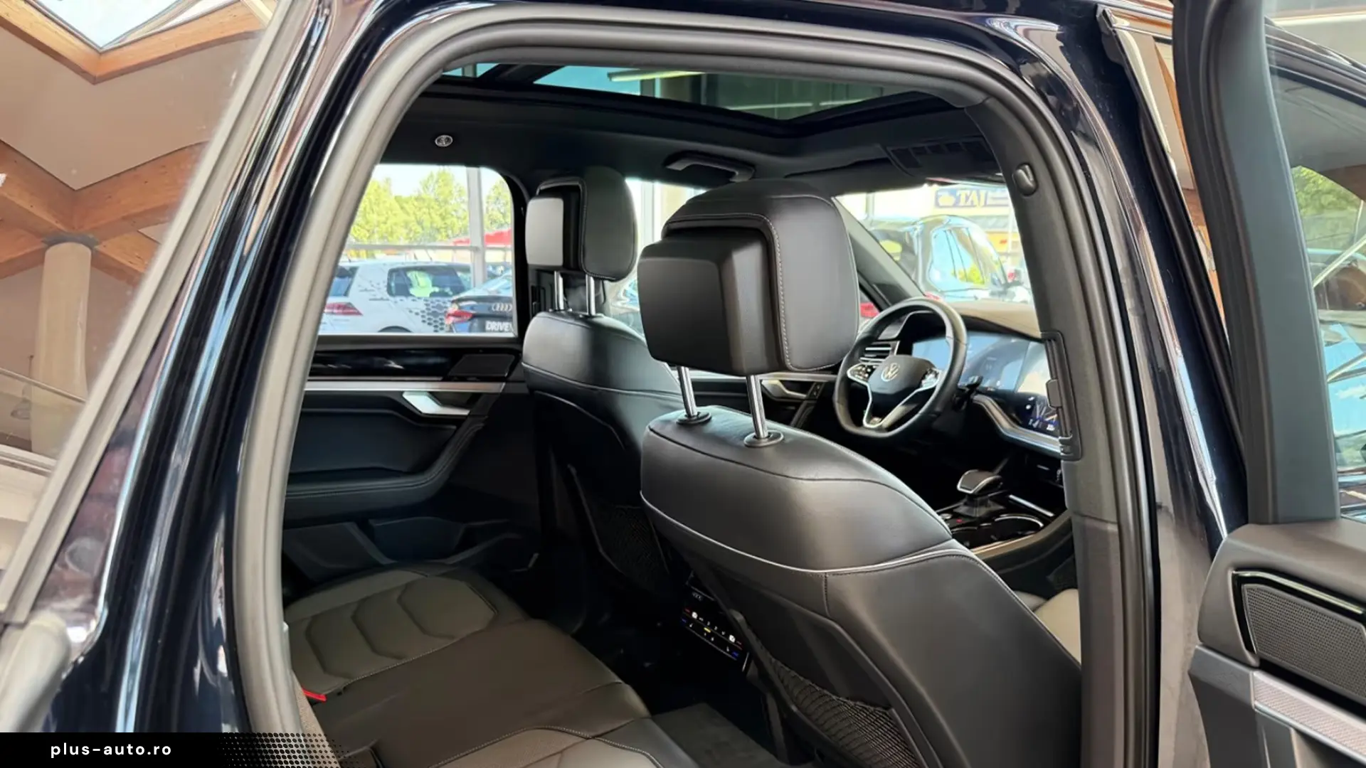 Volkswagen Touareg 3.0 TDI R-Line   Finanțare Leasing