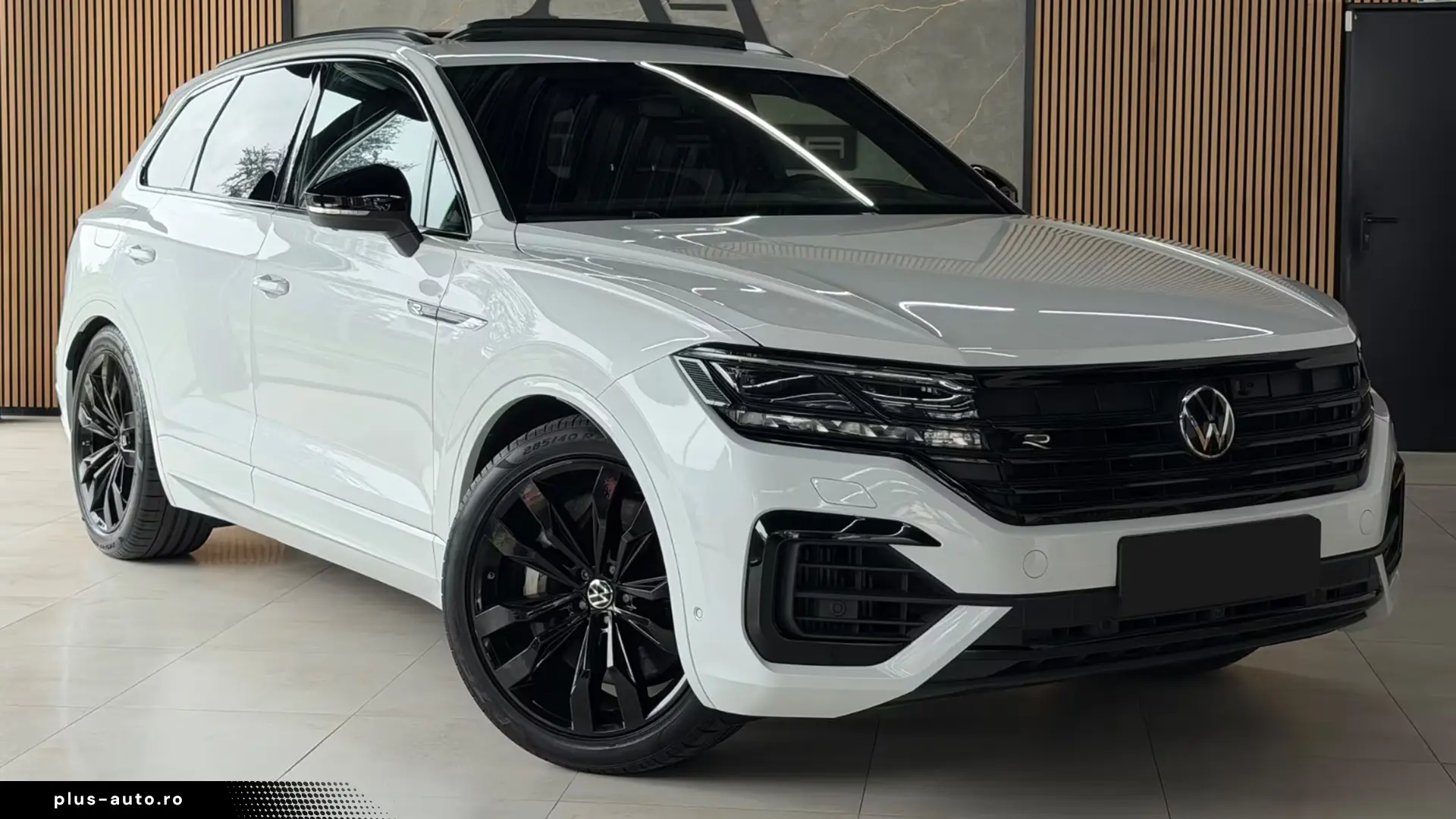 Volkswagen Touareg R 3.0 eHybrid 4M   Finanțare Leasing