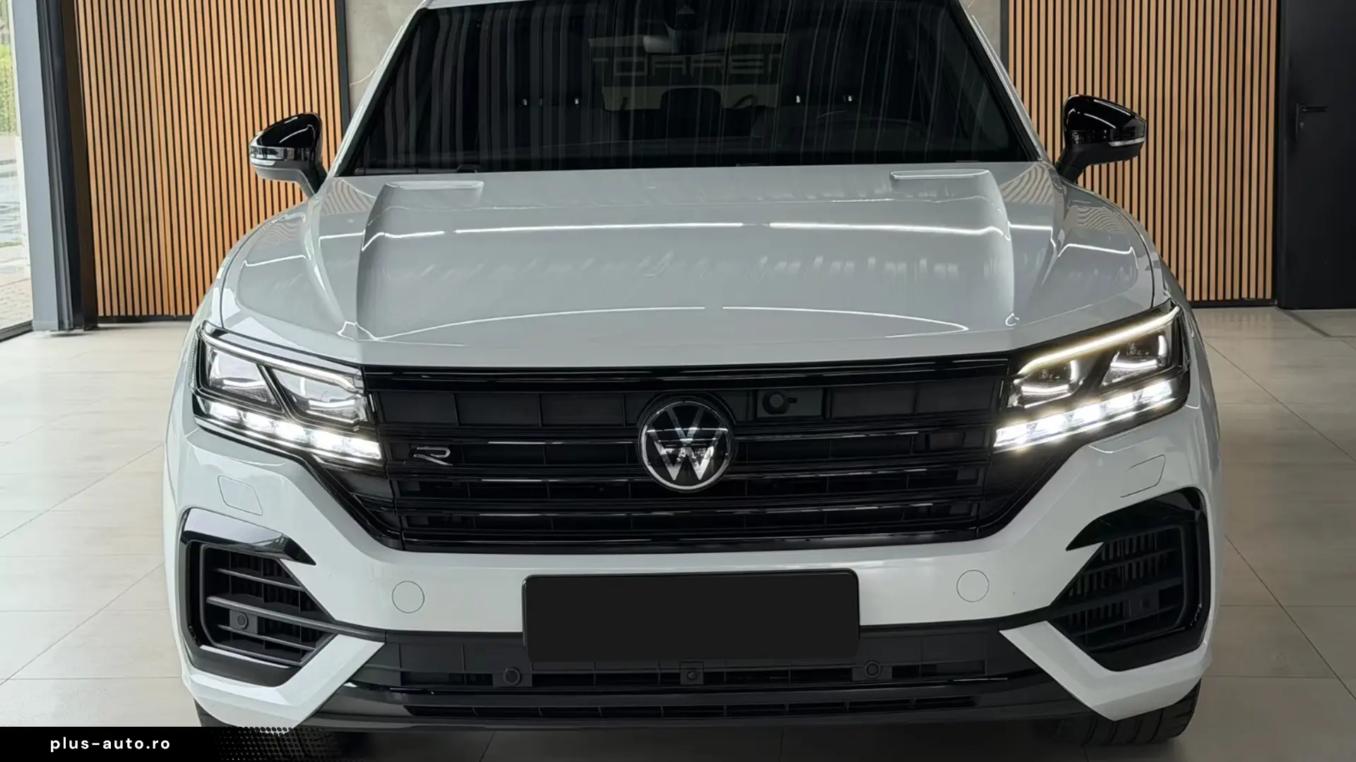 Volkswagen Touareg R 3.0 eHybrid 4M   Finanțare Leasing