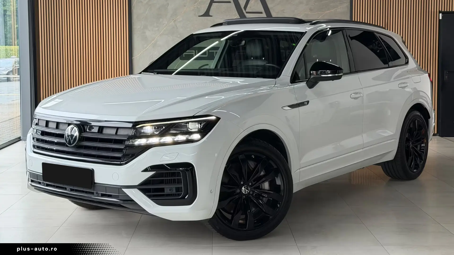 Volkswagen Touareg R 3.0 eHybrid 4M   Finanțare Leasing