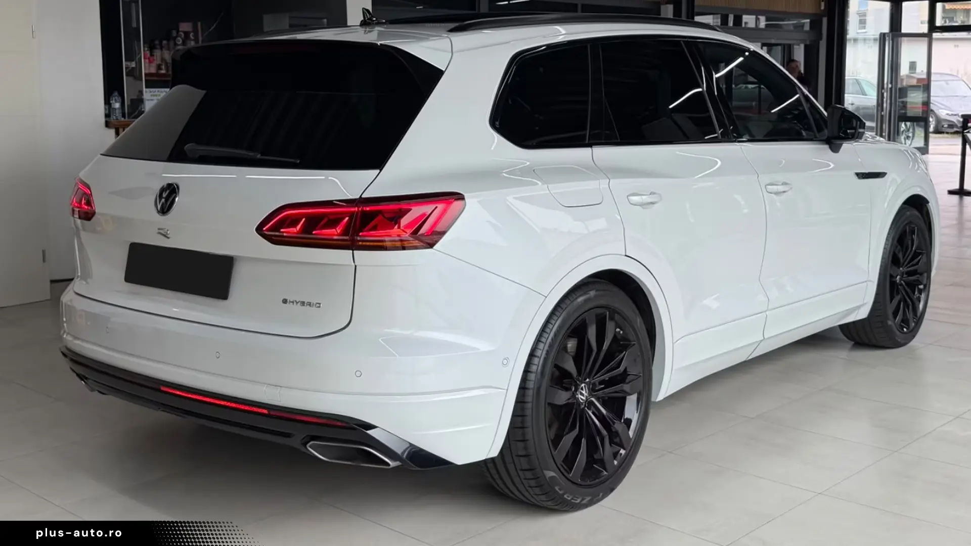 Volkswagen Touareg R 3.0 eHybrid 4M   Finanțare Leasing