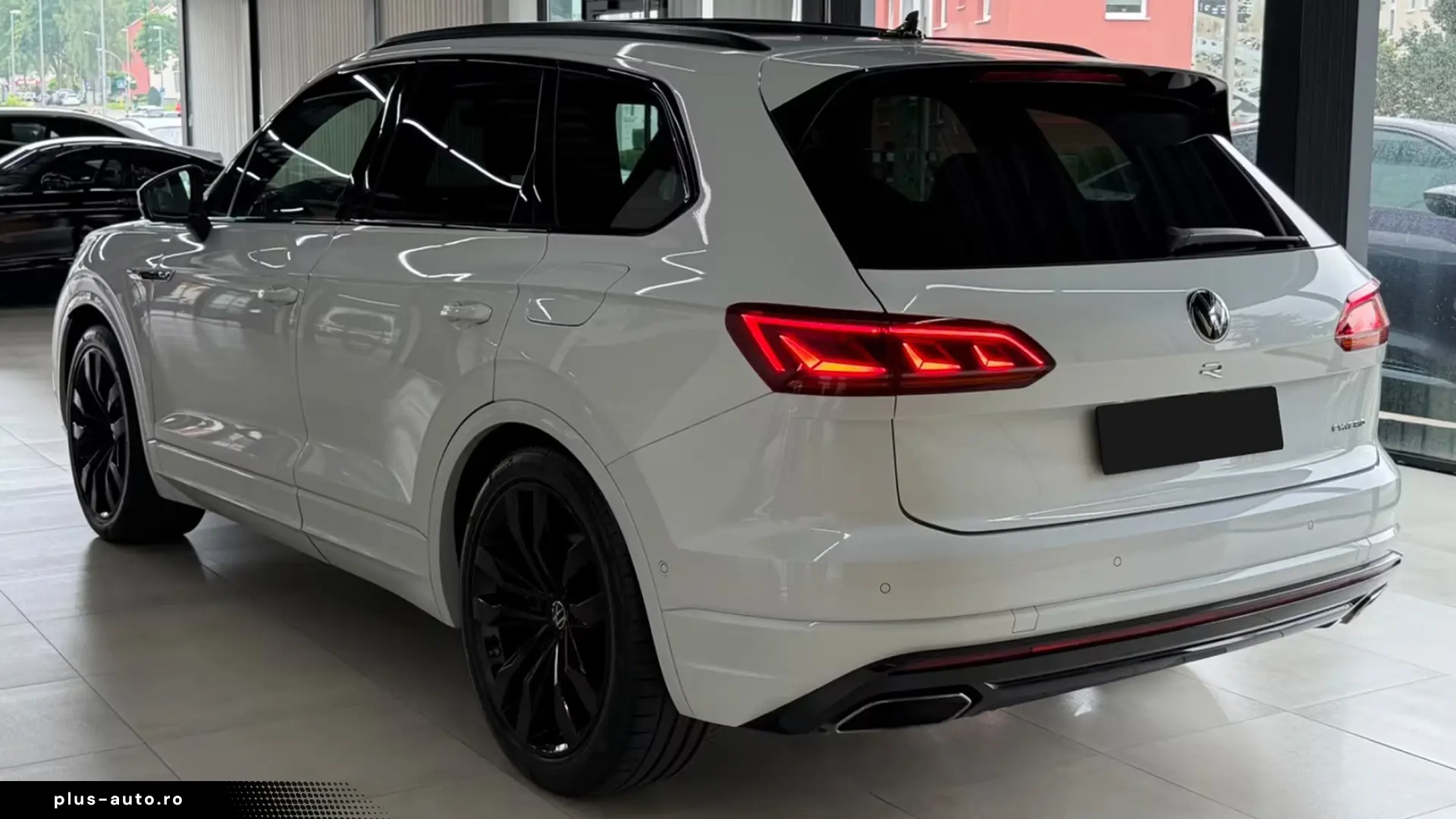 Volkswagen Touareg R 3.0 eHybrid 4M   Finanțare Leasing