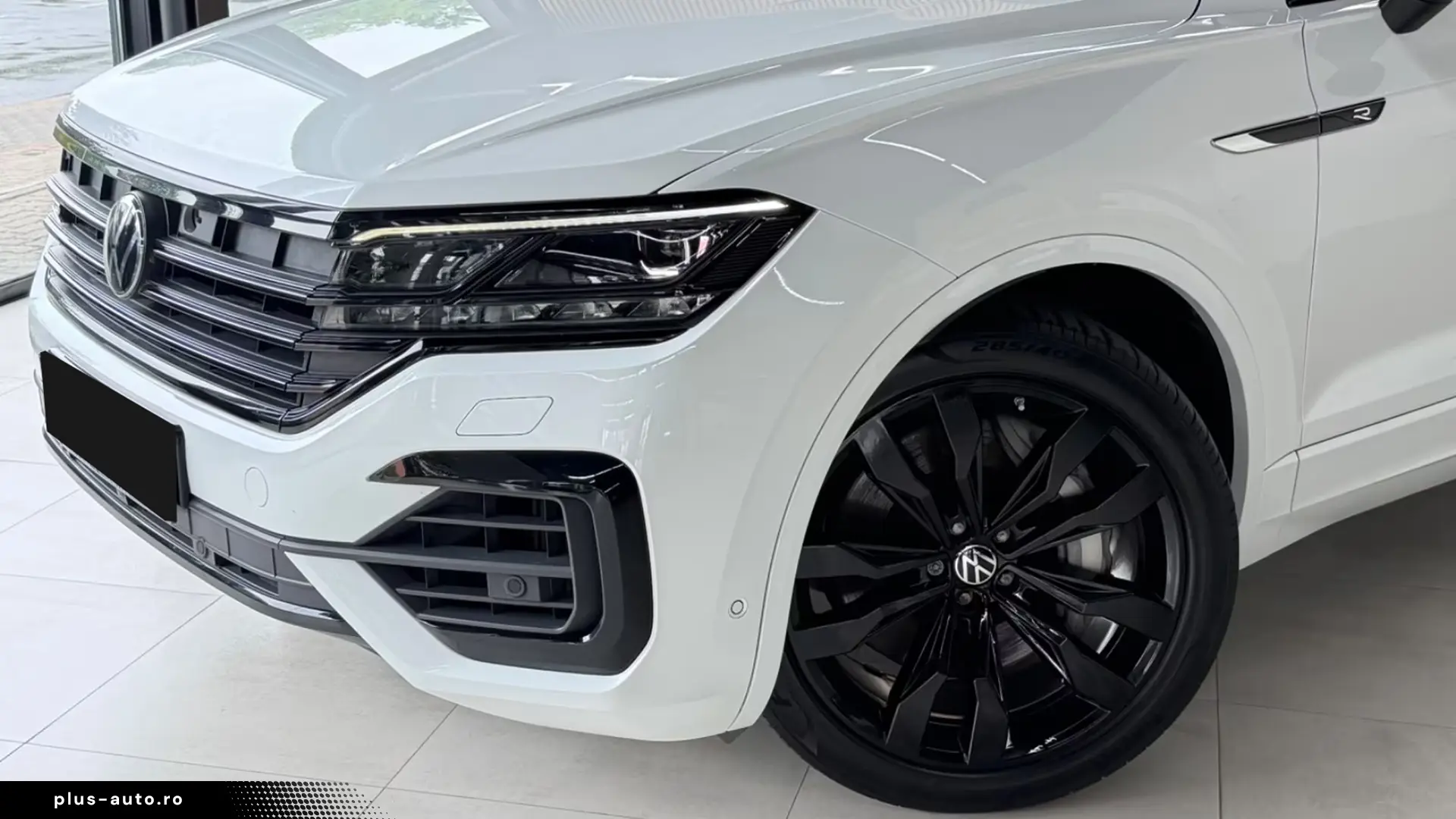 Volkswagen Touareg R 3.0 eHybrid 4M   Finanțare Leasing