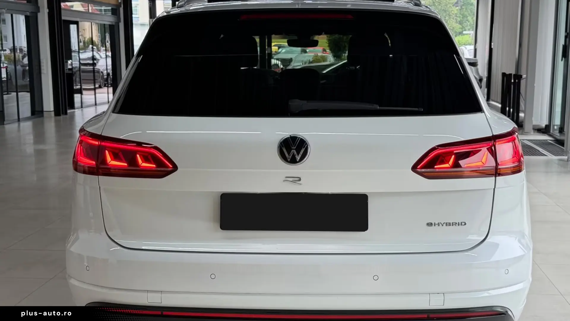 Volkswagen Touareg R 3.0 eHybrid 4M   Finanțare Leasing