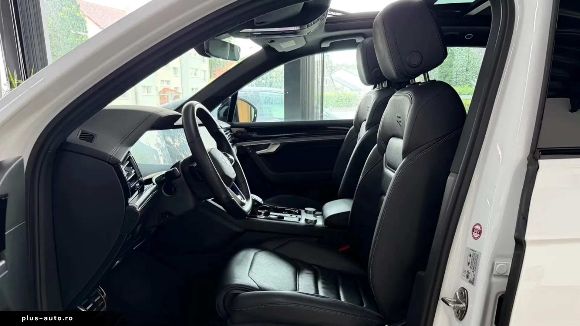 Volkswagen Touareg R 3.0 eHybrid 4M   Finanțare Leasing