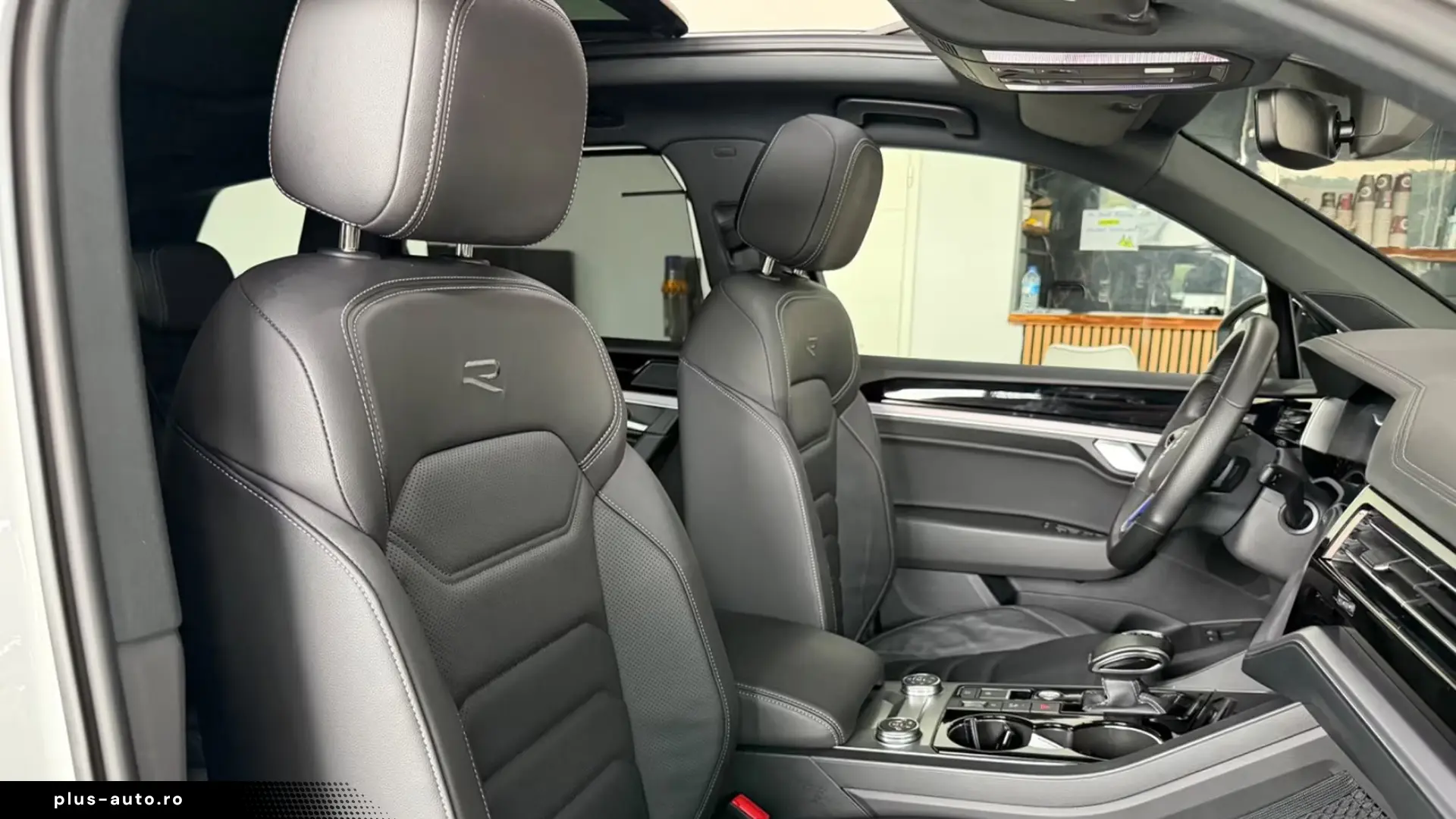 Volkswagen Touareg R 3.0 eHybrid 4M   Finanțare Leasing