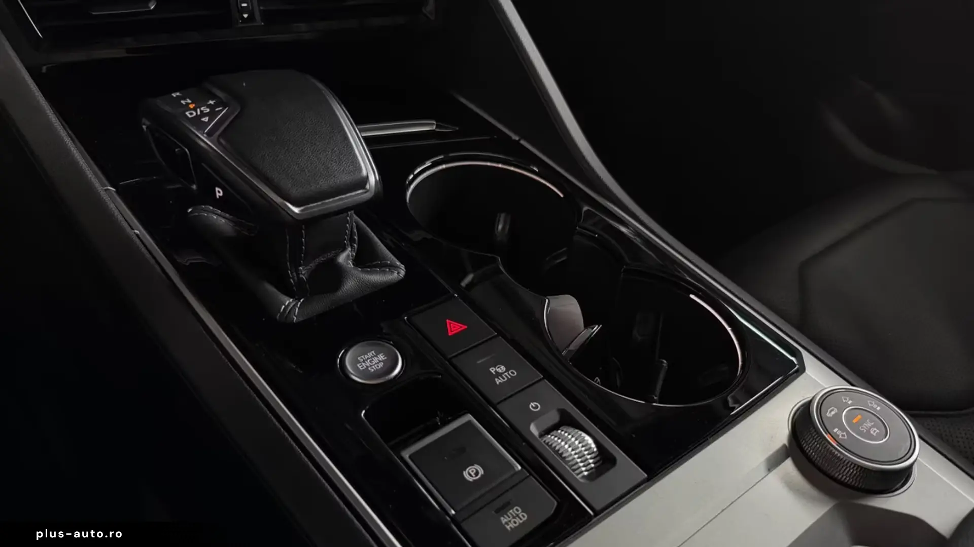 Volkswagen Touareg R 3.0 eHybrid 4M   Finanțare Leasing