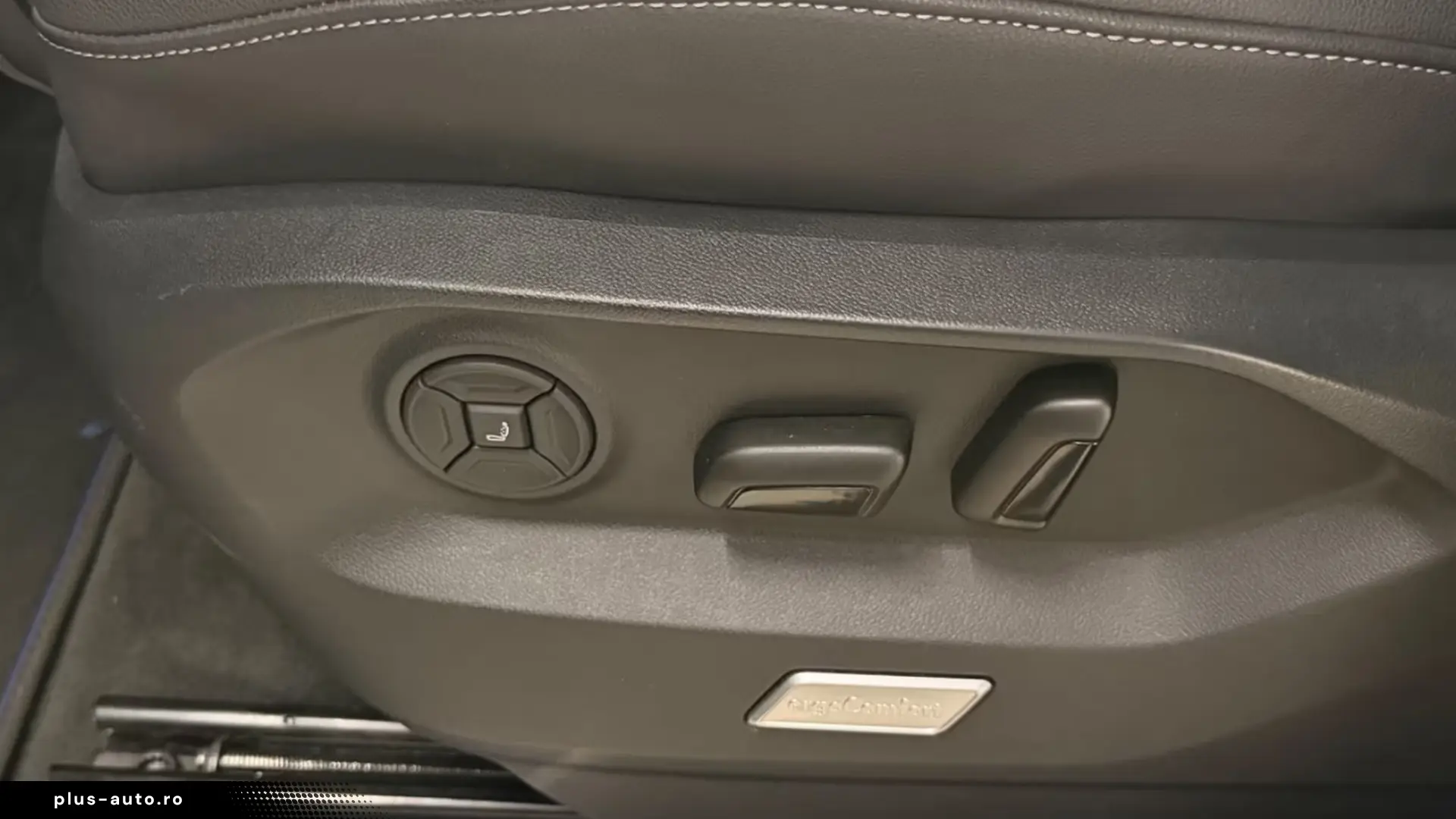 Volkswagen Touareg R 3.0 eHybrid 4M   Finanțare Leasing
