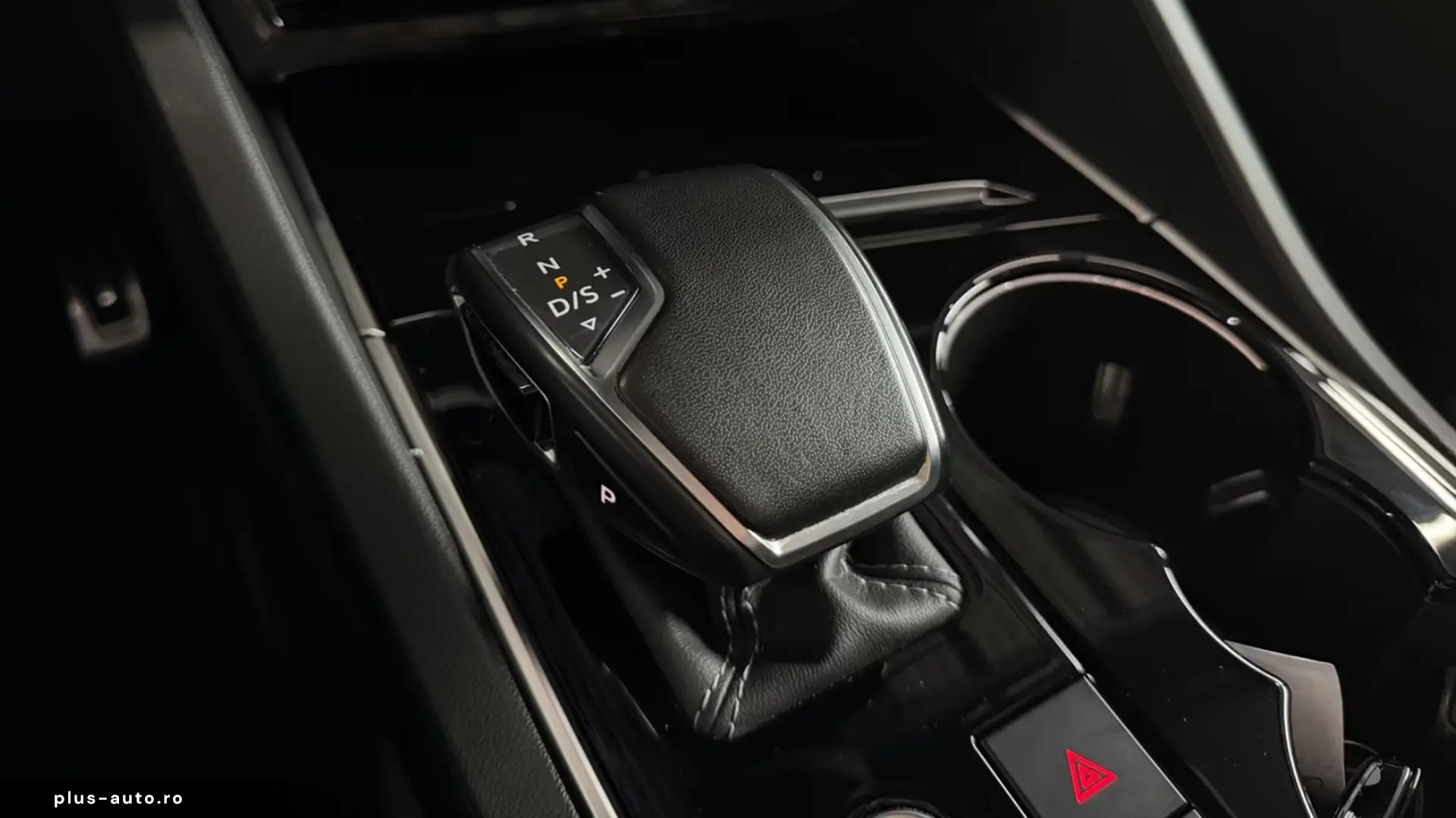 Volkswagen Touareg R 3.0 eHybrid 4M   Finanțare Leasing