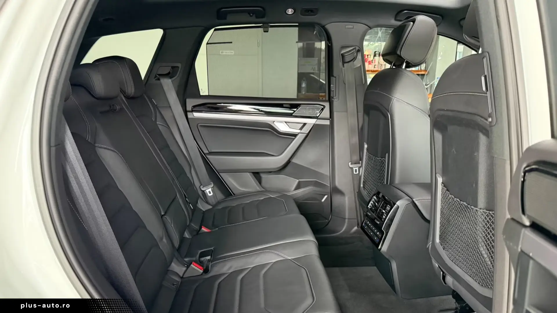 Volkswagen Touareg R 3.0 eHybrid 4M   Finanțare Leasing