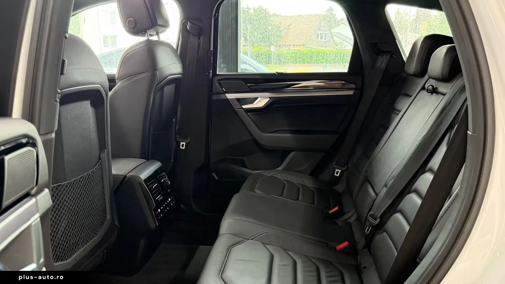 Volkswagen Touareg R 3.0 eHybrid 4M   Finanțare Leasing