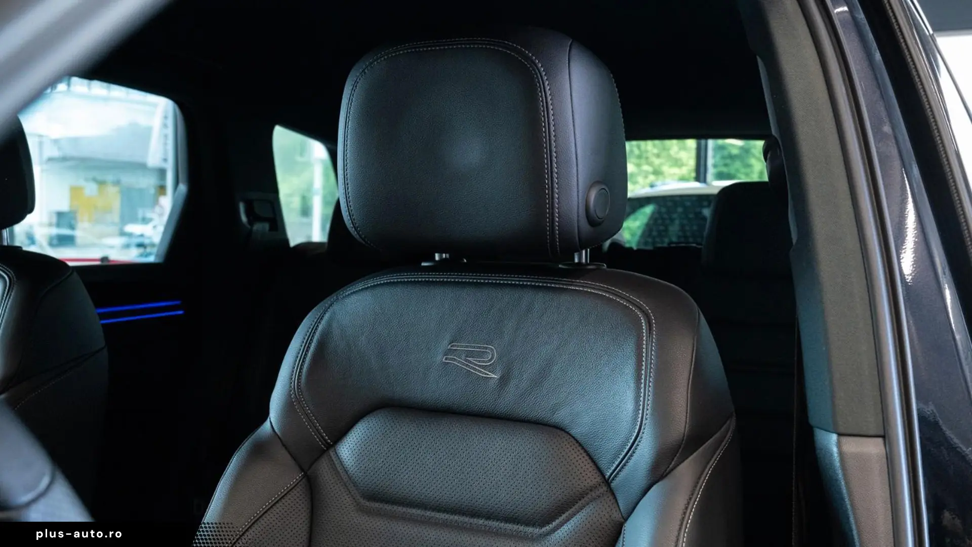 Volkswagen Touareg 3.0 TDI 4M R-LINE   Finanțare Leasing