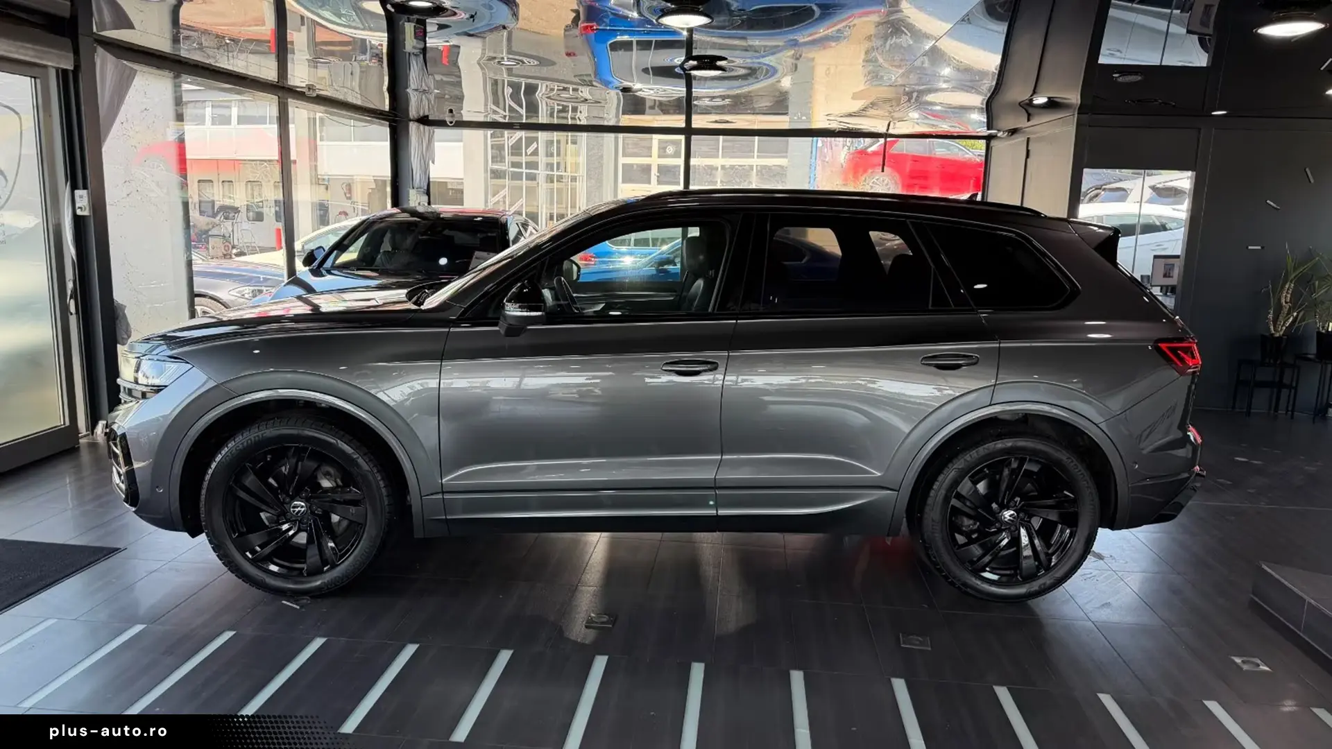 Volkswagen Touareg 3.0 TDI 4M R-Line   Finanțare Leasing