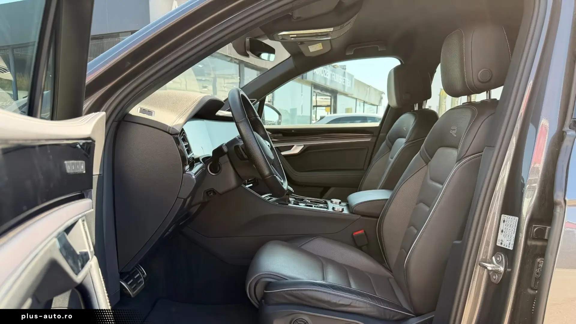 Volkswagen Touareg 3.0 TDI 4M R-Line   Finanțare Leasing