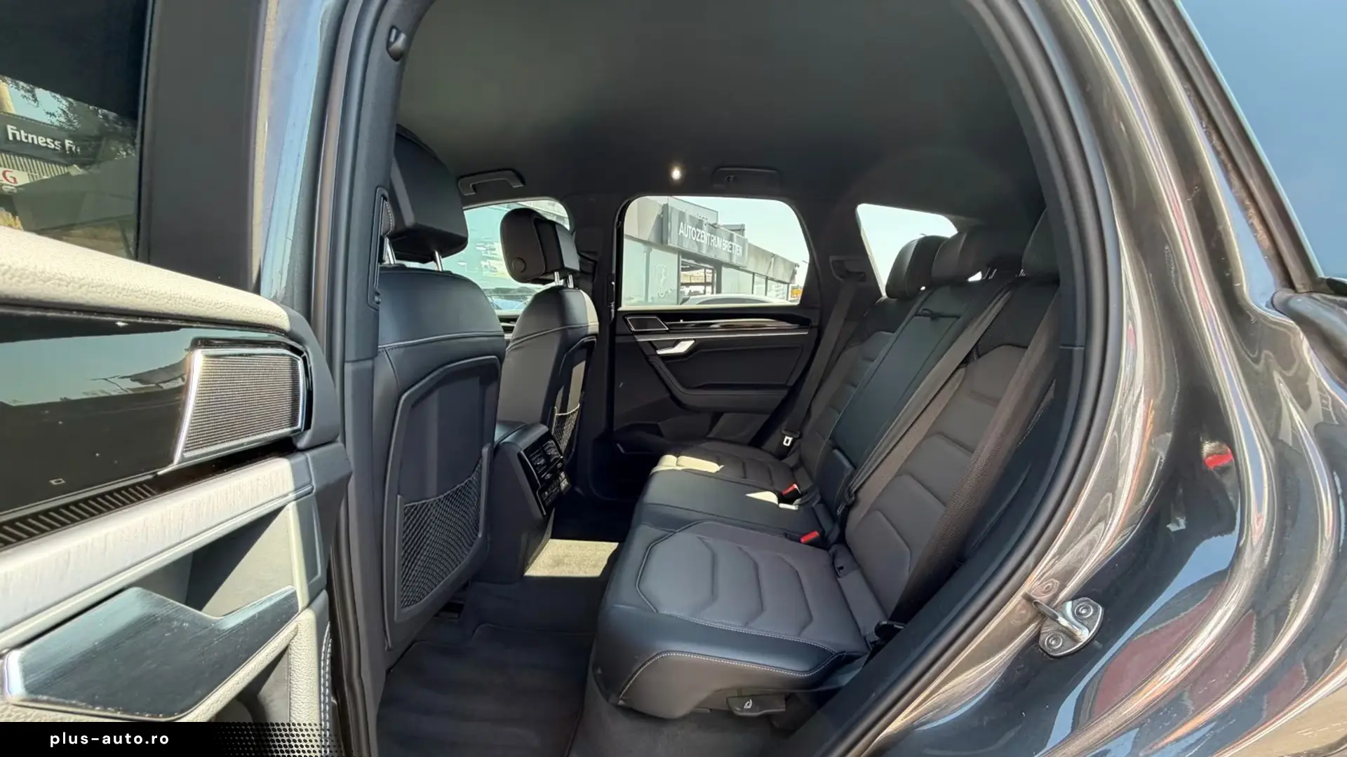 Volkswagen Touareg 3.0 TDI 4M R-Line   Finanțare Leasing