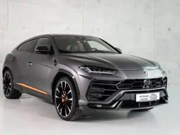 LAMBORGHINI Urus V8 Panorama Full Carbon Akrapovic