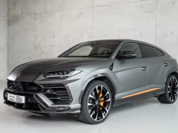 LAMBORGHINI Urus V8 Panorama Full Carbon Akrapovic