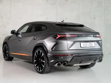 LAMBORGHINI Urus V8 Panorama Full Carbon Akrapovic