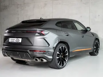 LAMBORGHINI Urus V8 Panorama Full Carbon Akrapovic
