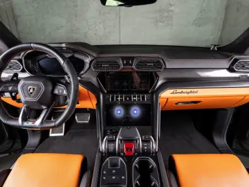 LAMBORGHINI Urus V8 Panorama Full Carbon Akrapovic