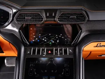 LAMBORGHINI Urus V8 Panorama Full Carbon Akrapovic