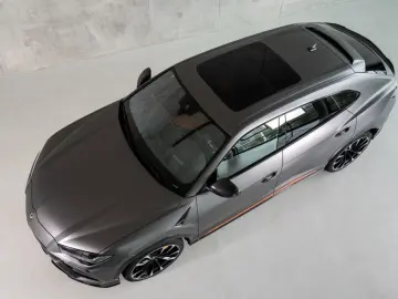 LAMBORGHINI Urus V8 Panorama Full Carbon Akrapovic
