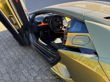 LAMBORGHINI Revuelto 6.5 V12 HPEV -