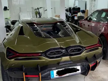 LAMBORGHINI Revuelto 6.5 V12 HPEV -