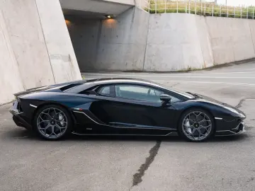 LAMBORGHINI Aventador Ultimae