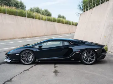 LAMBORGHINI Aventador Ultimae