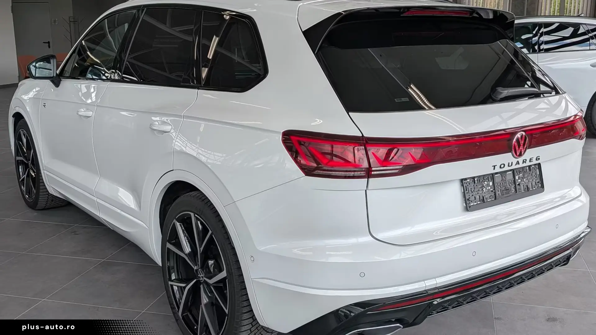 Volkswagen Touareg 3.0 TDI 4M R-Line   Finanțare Leasing